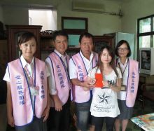 102年9月12日再度拜訪資助竹東鎮民國小三年級癌童莊小妹妹